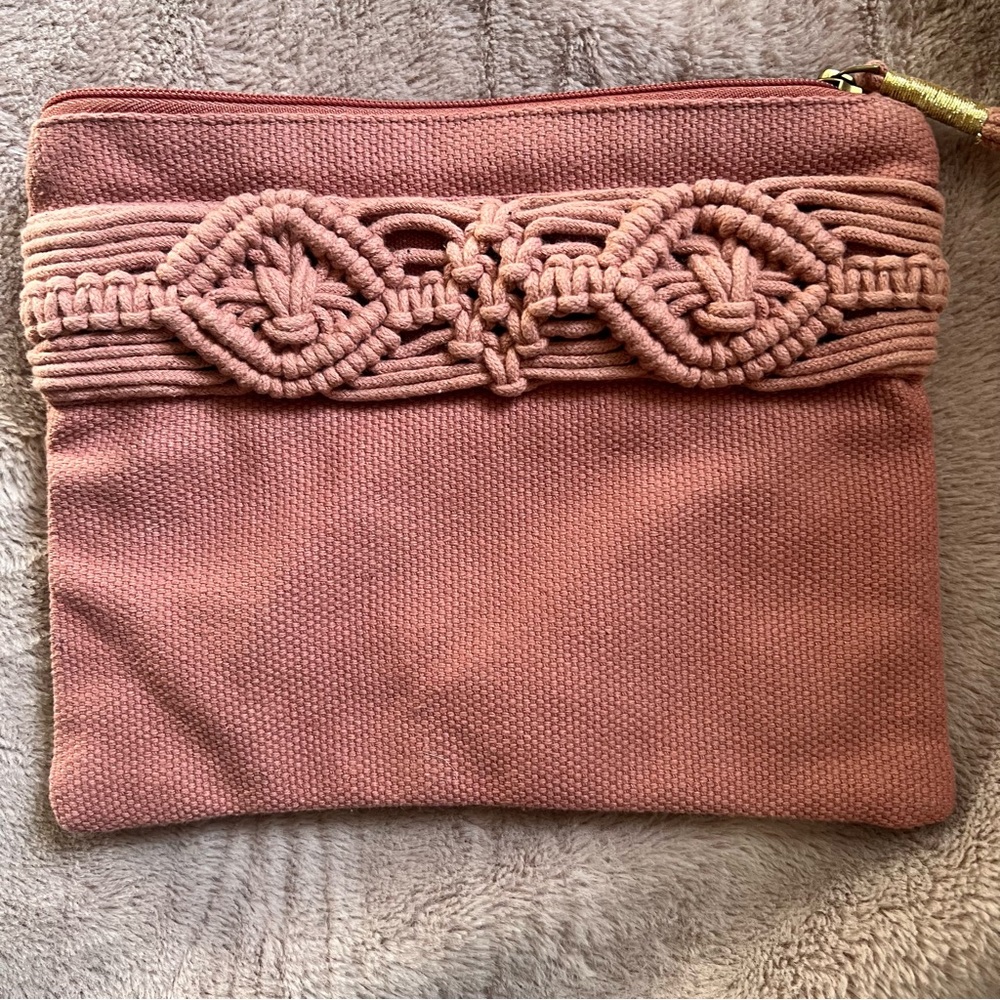 Rose pink fabric cosmetic bag with macrame woven detail by Kiabi